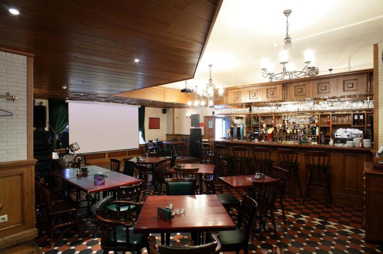 Comedy club à Dreux : guide pour une soirée humour réussie