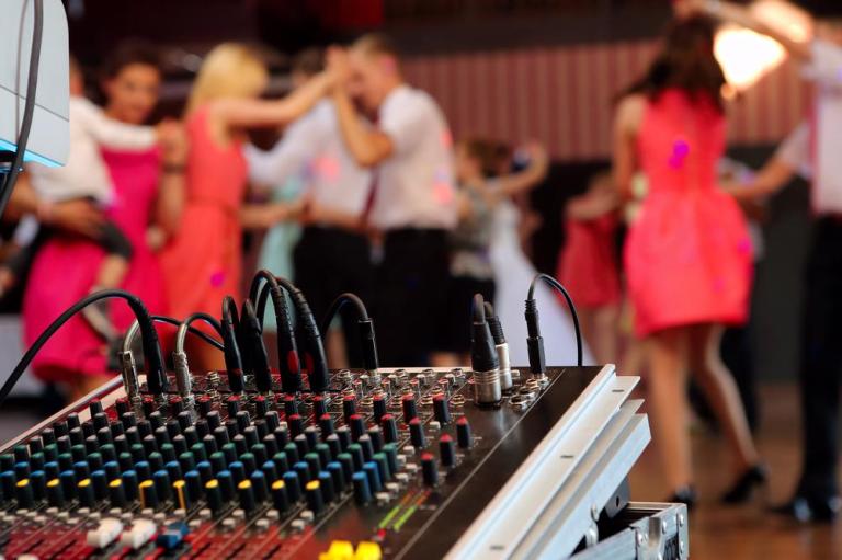 Soirée blind test à Dreux, astuces pour réussir votre soirée